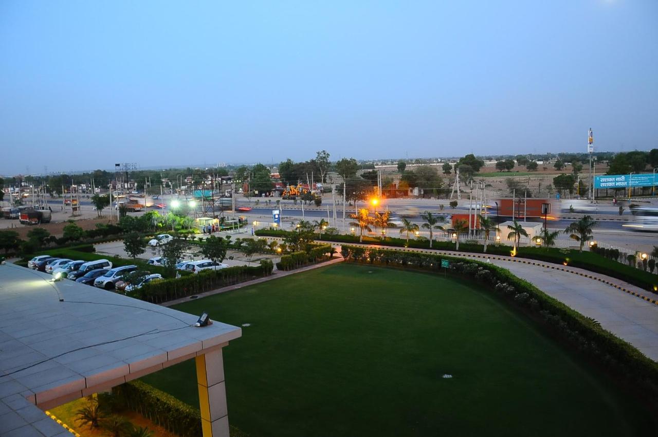 Park Inn By Radisson Gurgaon Bilaspur Manesar Εξωτερικό φωτογραφία